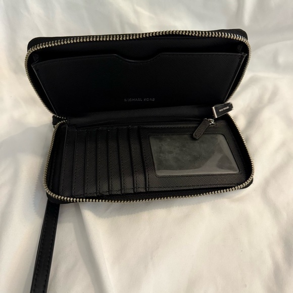 EUC Michael Kors Jet Set Large Signature Logo Smartphone Wallet - Picture 2 of 5